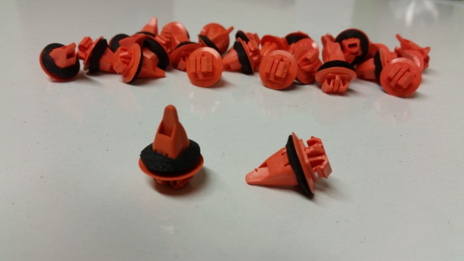 10x New Clips for Toyota Land Cruiser Prado Wheel Arch Trim Orange Plastic