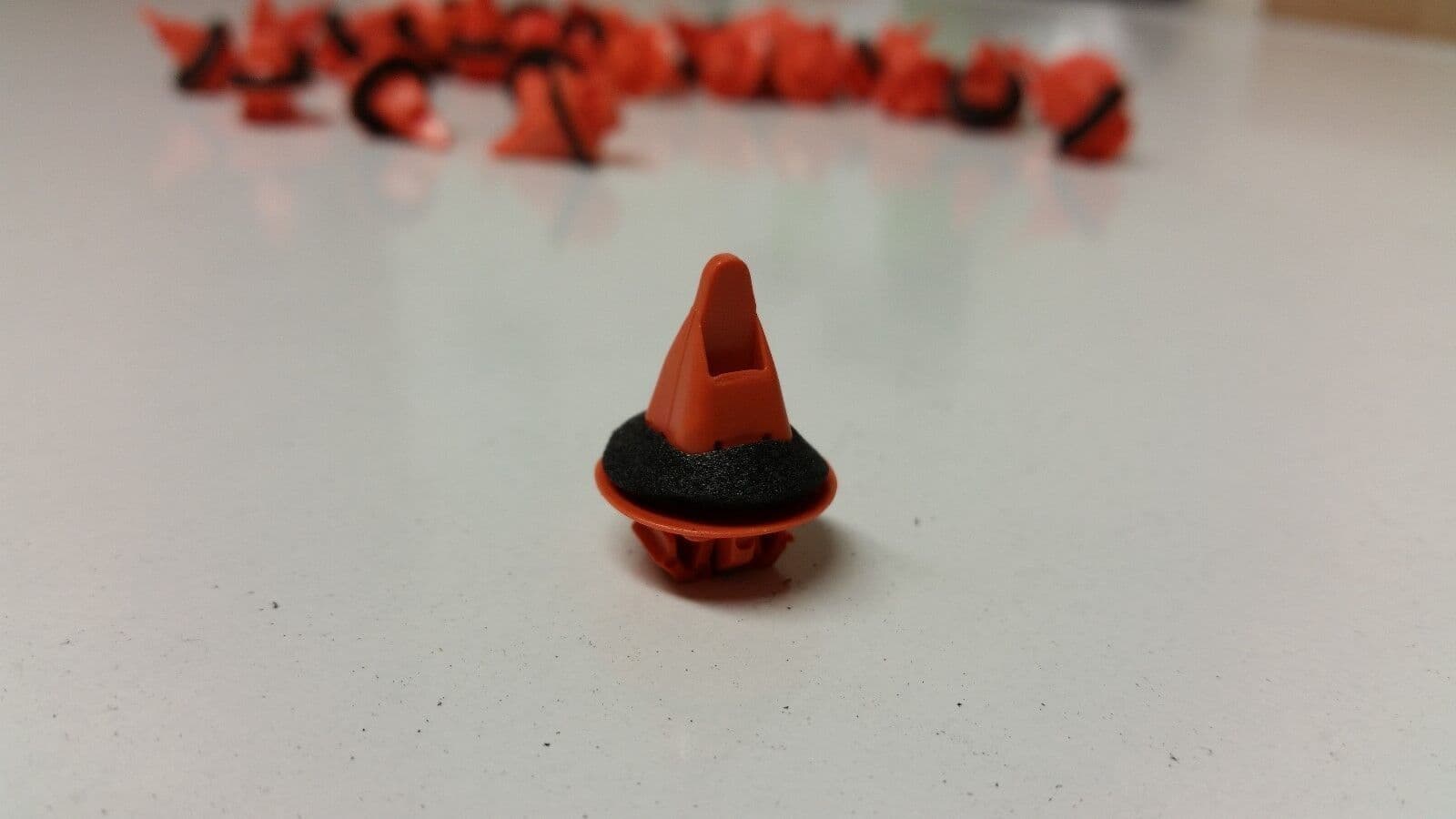 10x New Clips for Toyota Land Cruiser Prado Wheel Arch Trim Orange Plastic