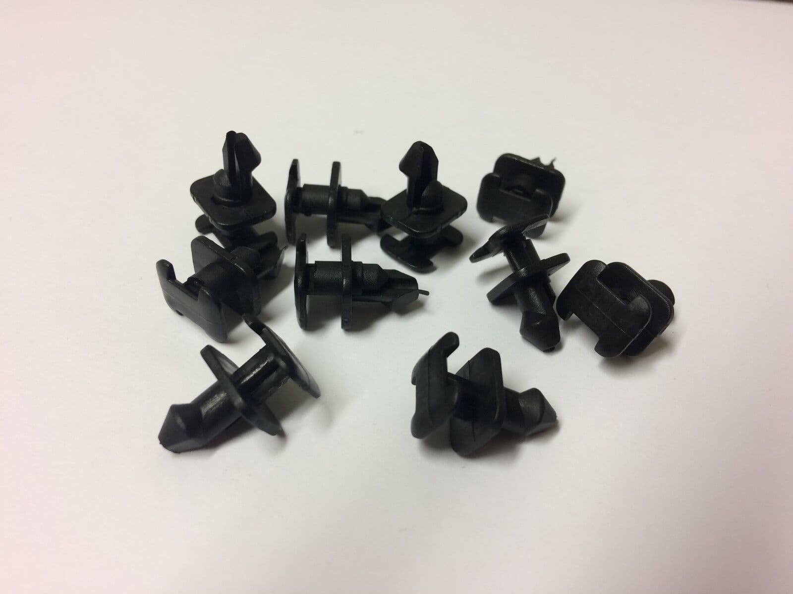 10x Trim Clips for BMW 5 7 Series E32, E34, Z1 Scuttle Panel & Windscreen Cowl