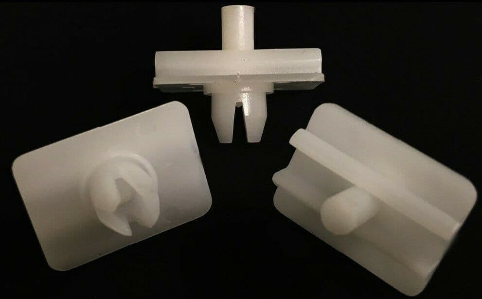 2x Plastic Clips for BMW 3 E30 Convertible Door Side Trim Panel Bumper Moulding